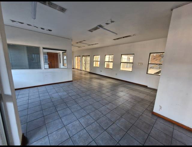 790M² FACTORY TO LET IN JET PARK
